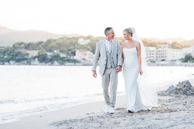 photo-couple-mariage-bord-de-mer-var-83-naturel