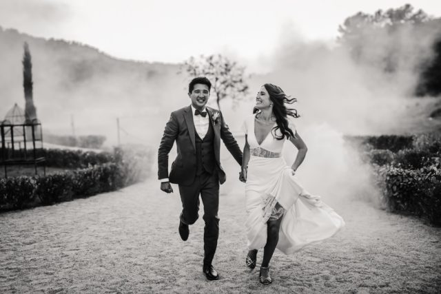 photo-mariage-noir-et-blanc-emotion-spontanee-saint-tropez
