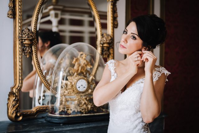 Photographe de mariage en Provence : capture des préparatifs de la mariée