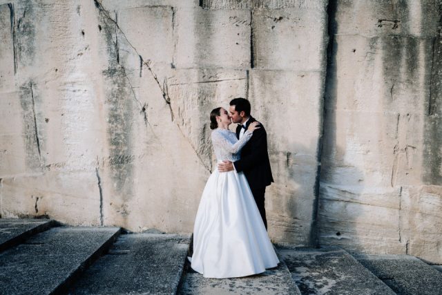 photo de couple de mariés dans une carrière dans l'hérault