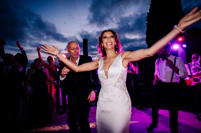 Ambiance de la soirée dansante d'un mariage de prestige au Domaine du Mont Leuze