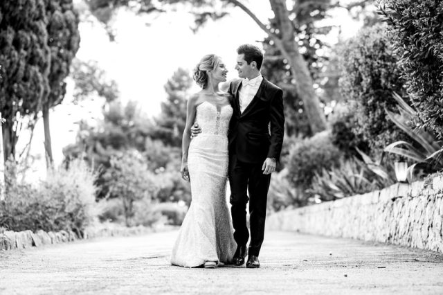 Portrait des mariés au Mourillon, ambiance balnéaire à Toulon — photographe mariage Var