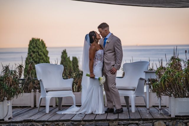 photo de couple avec vue sur mer les Pins penchés Toulon