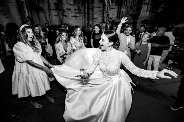 Premiers pas de danse de la mariée lors d'une réception varoise