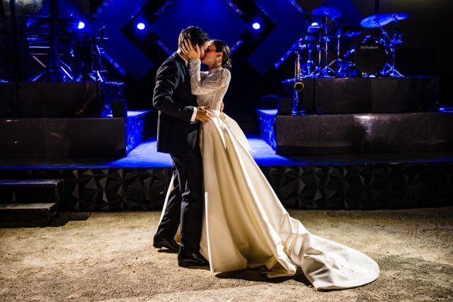Première danse des mariés au Château du Marquis de Sade, à Lacoste dans le Luberon — Gilles Perbal photographe