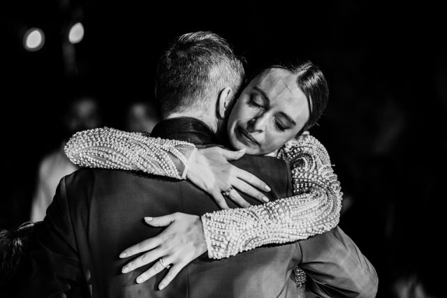 larme de la mariée au château Marquis de Sade, à Lacoste dans le Luberon — Gilles Perbal photographe