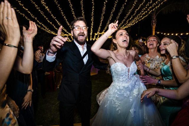 Entrée des mariés sur la piste de danse, mariage sur la Côte d'Azur