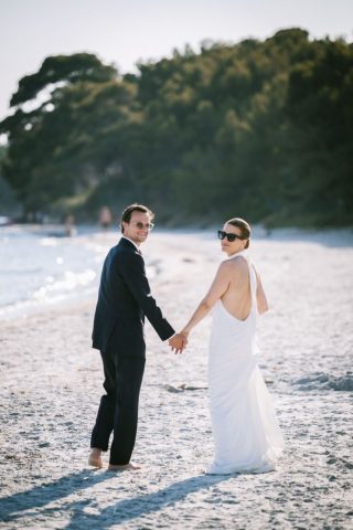 photo de mariés sur la plage à Valbonne par Gilles Perbal photographe