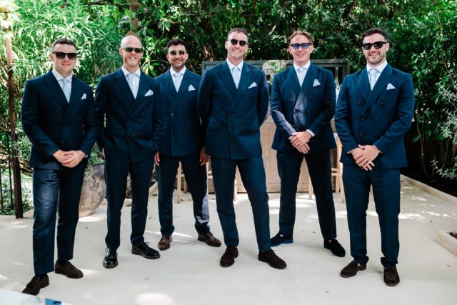 Le marié et ses témoins avant la cérémonie, mariage à l'Auberge des Adrets dans le Var