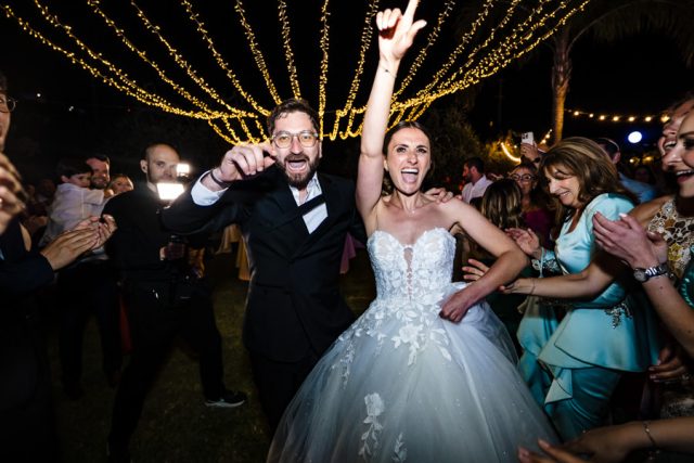 Soirée dansante d'un mariage dans le Var, ambiance et lumières chaudes